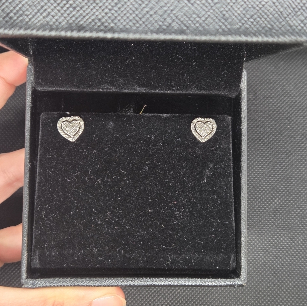 1/10Ct Genuine Diamomd Sterling Silver Heart Stud Earrings - Picture 4 of 8